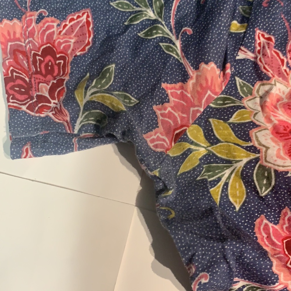 LOFT Floral Top - Picture 7 of 9